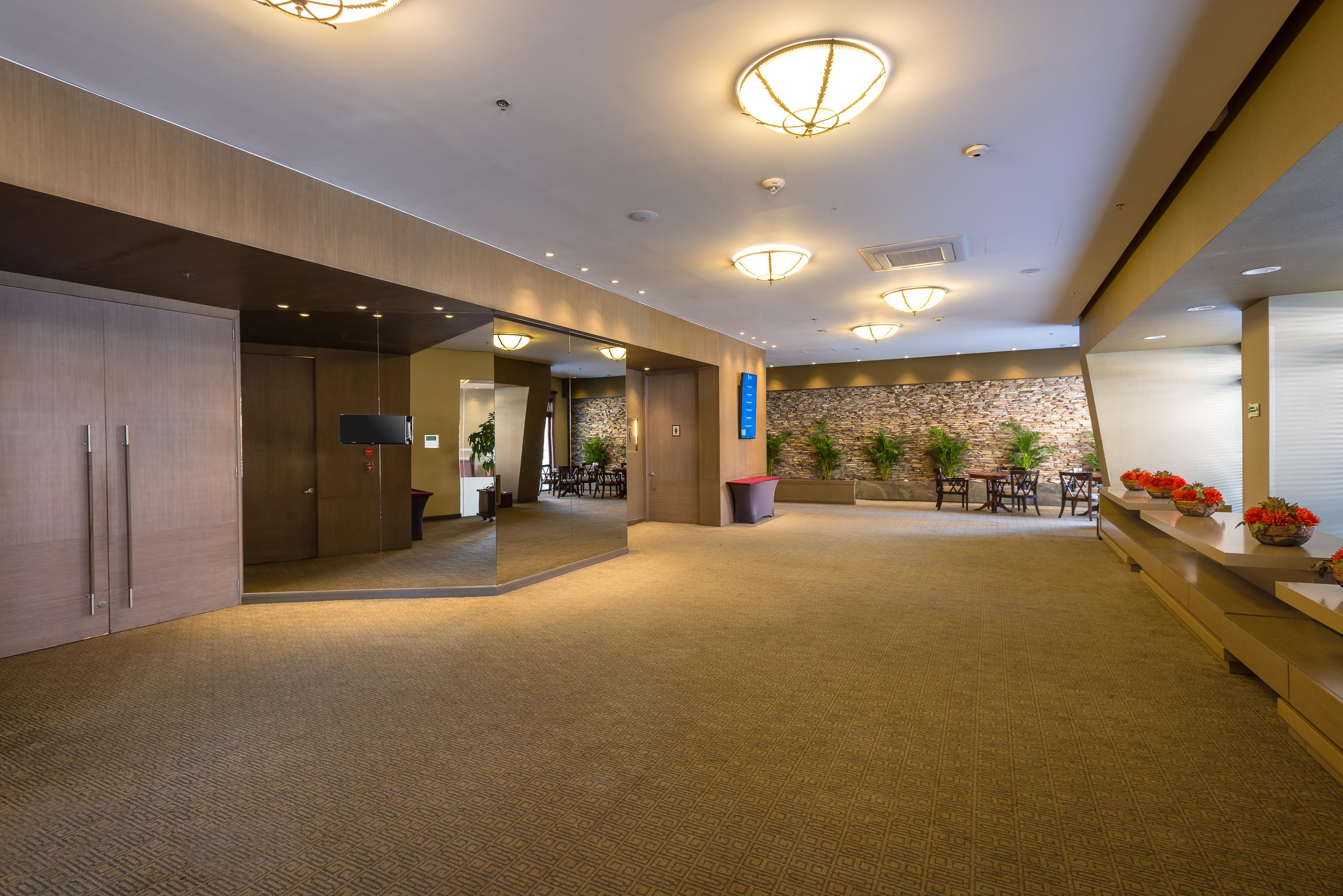 Casa Dann Carlton Hotel & Spa Bogota Exterior photo The lobby of the 1000-seat theater