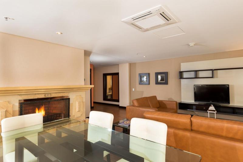 Casa Dann Carlton Hotel & Spa Bogota Room photo A living room with a fireplace